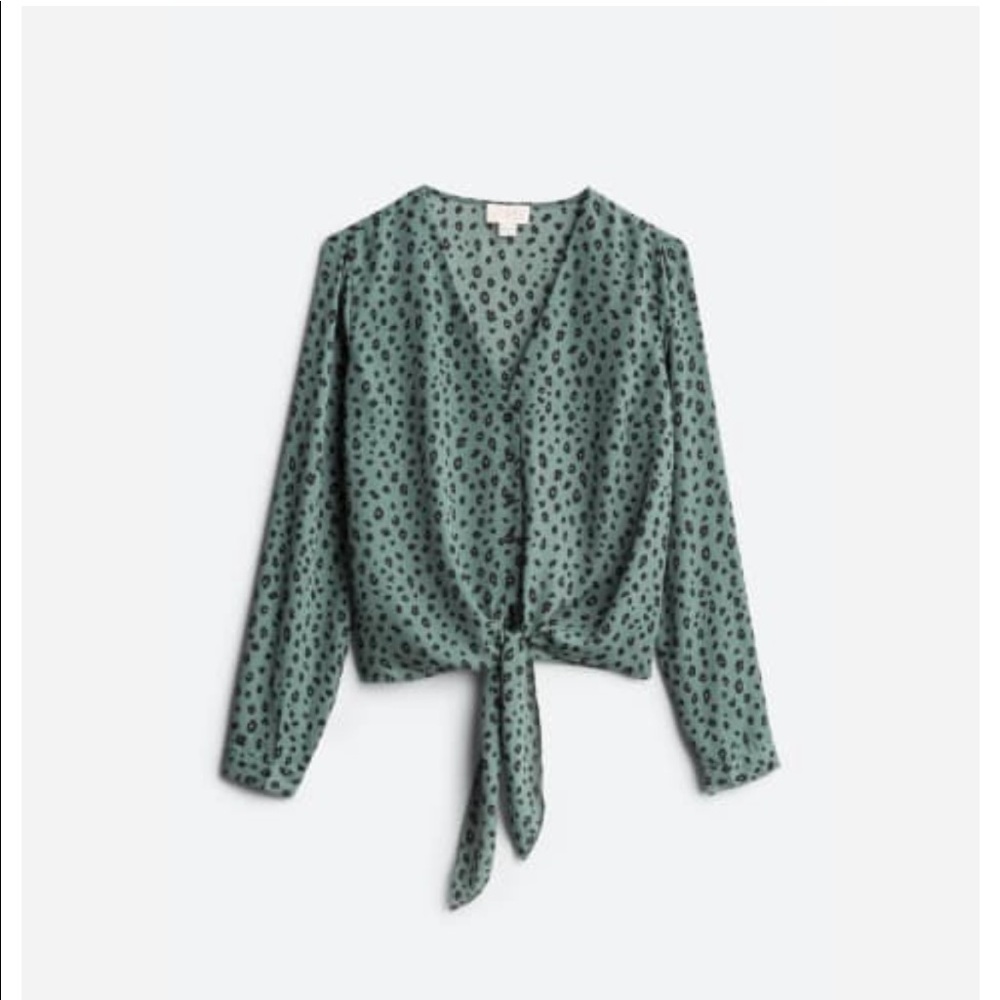 VIXBE tied front blouse NWOT